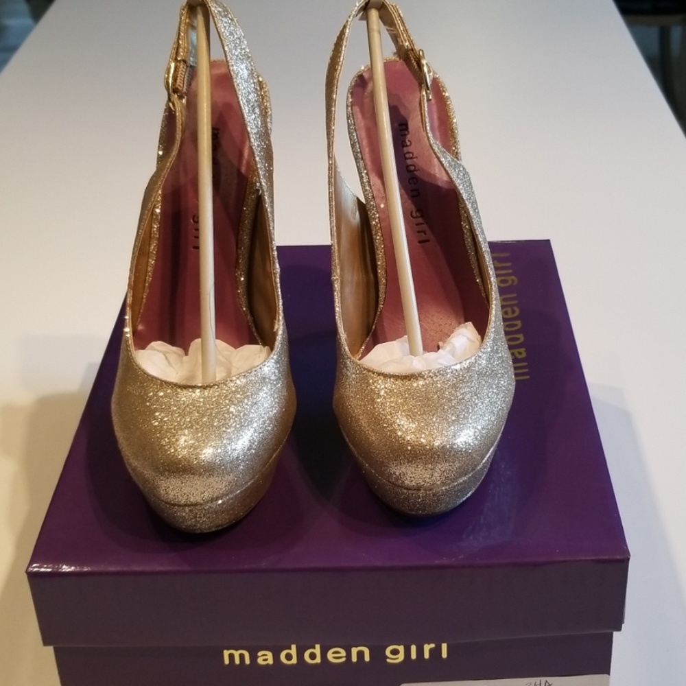 Madden Girl Sookiee Gold Glitter Closed-Toe Heels